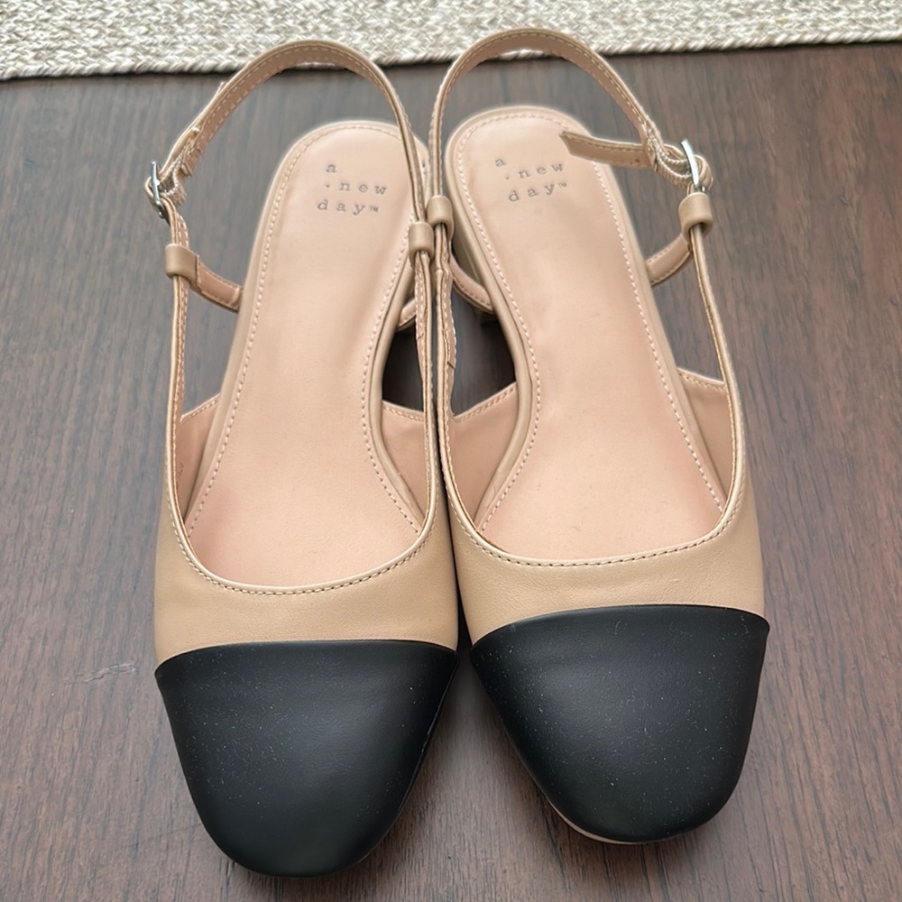 A New Day Women's Tan and Black Slingback Flats